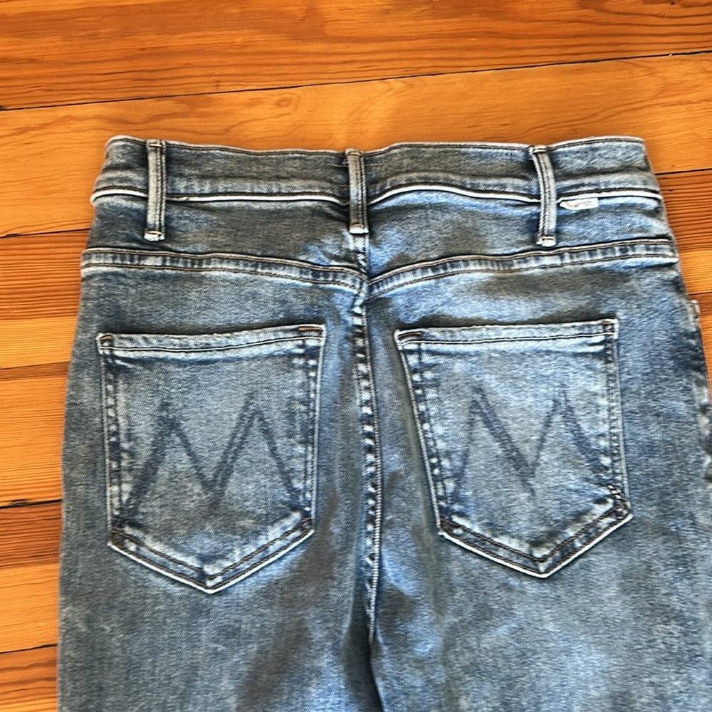 Mother, hustler sneak, 29